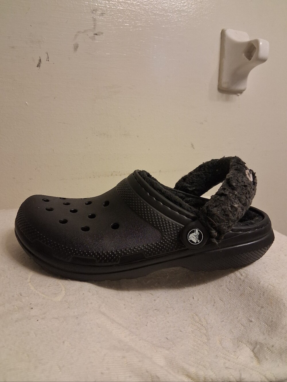 Crocs Womens Classic Lined Clog - Black Size Mens 7, Womens 9 - Picture 9 of 16